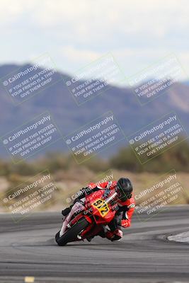 media/Nov-16-2025-Race Pace (Sun) [[8c5fa54630]]/Non Verified Riders (1st 20 Minutes)/5-Turn 15 (110pm)/